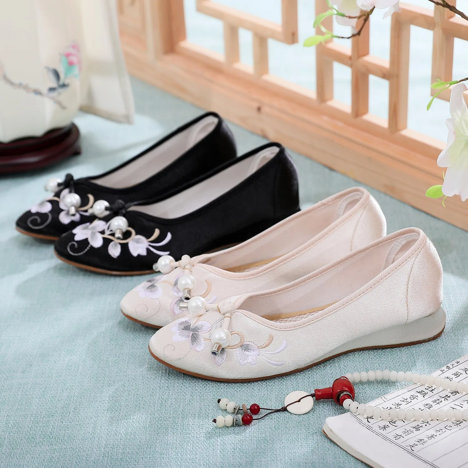 Chinese Style Embroidered Ethnic Ancient Han Canvas Shoes