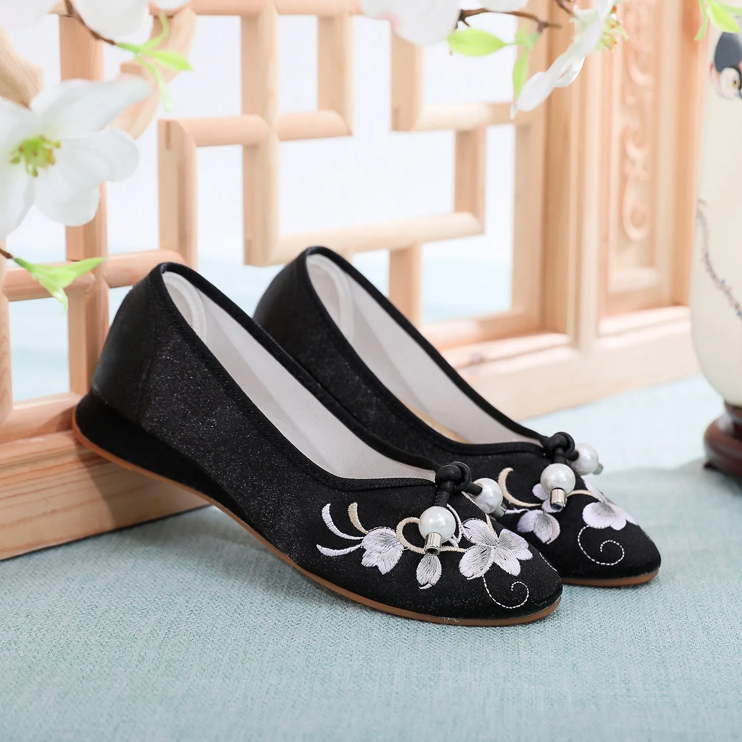 Chinese Style Embroidered Ethnic Ancient Han Canvas Shoes