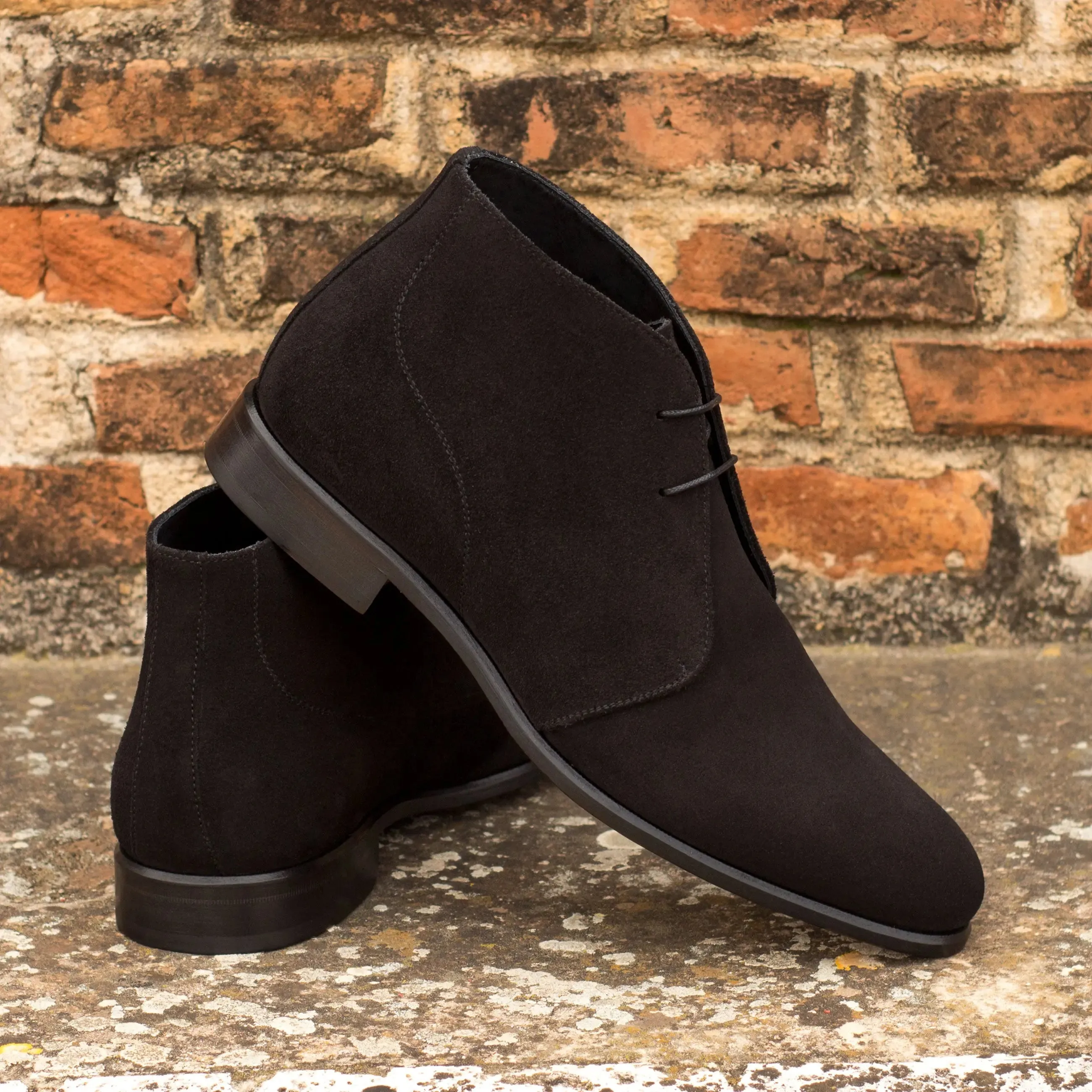 DapperFam Vivace in Black Men's Lux Suede Chukka