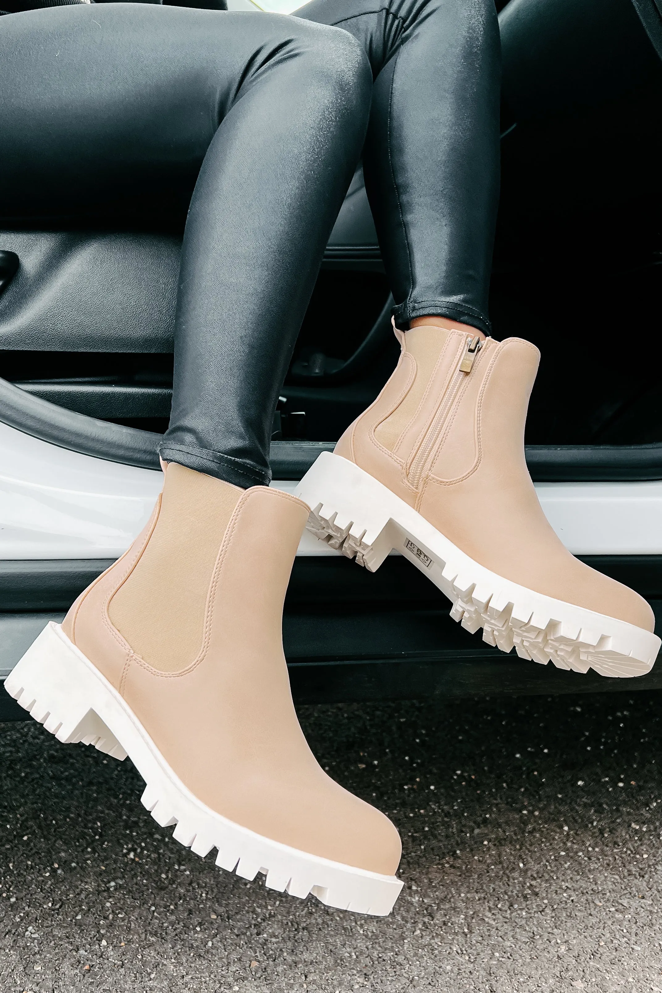 Dreya Lug Sole Chelsea Boots (Nude)