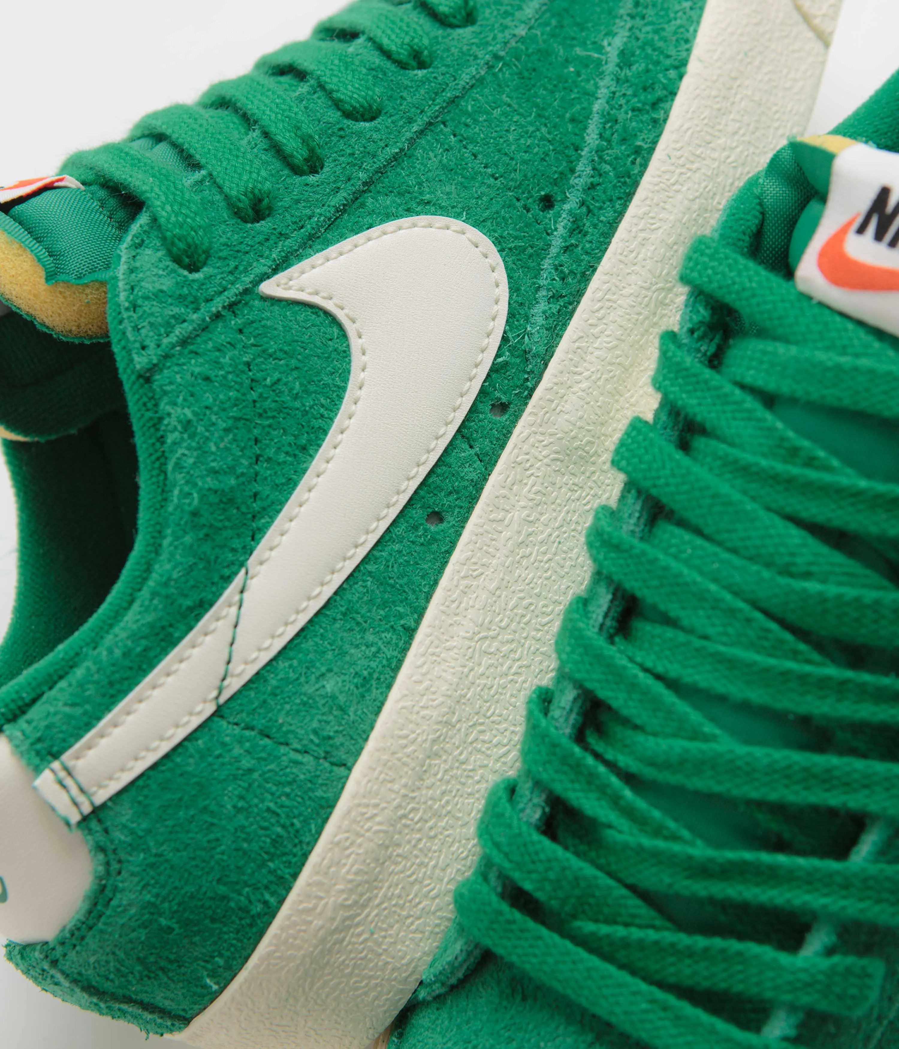 Nike Womens Blazer Low '77 Vintage Shoes - Malachite / Pale Ivory - Coconut Milk